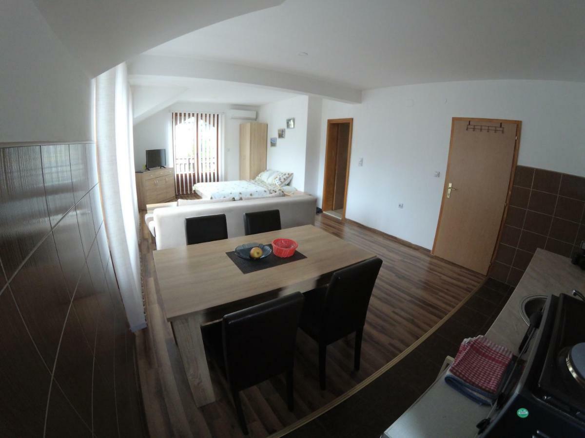 Apartment And Rooms Konak Višegrad Extérieur photo