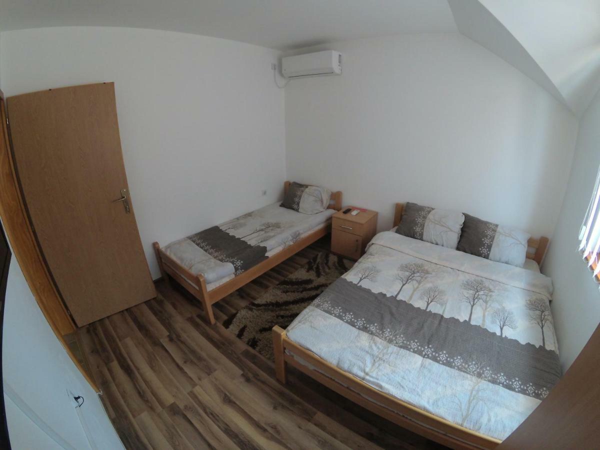 Apartment And Rooms Konak Višegrad Extérieur photo